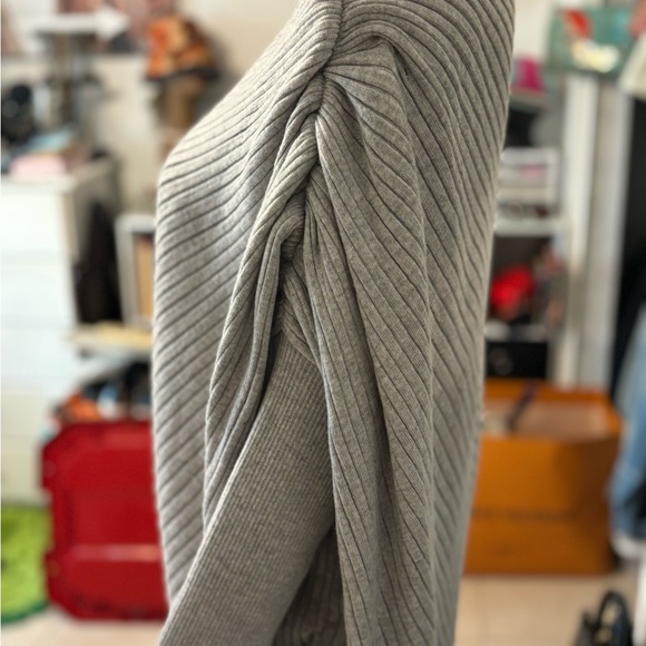St John Gray Ribbed Asymmetrical Pullover Soft Wool Sweater Size Large - Picture 5 of 13